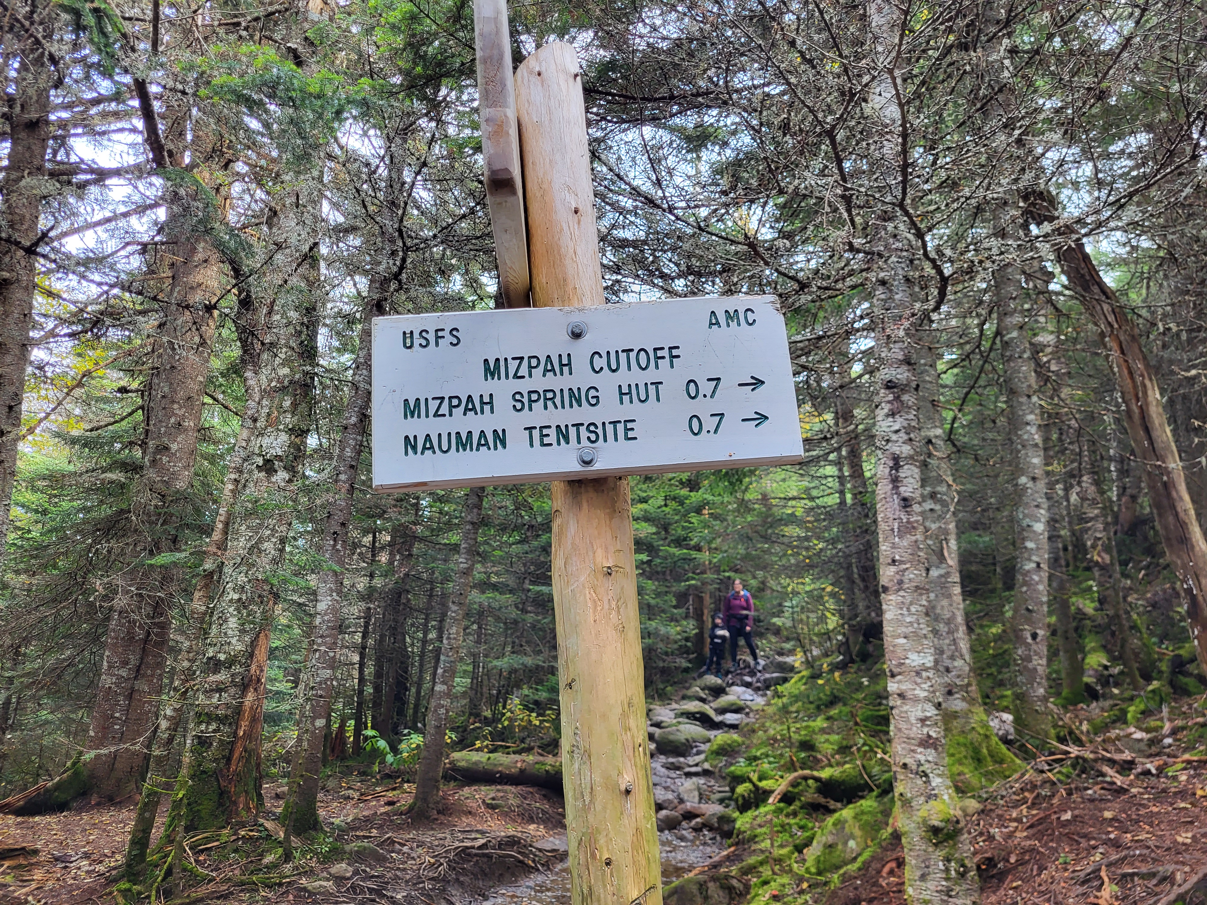 Sign pointing us to the Mizpah Hut